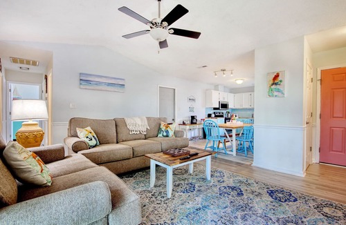 Nixons Crossroads House | "Mermaid Bay" -3 miles to the beach!