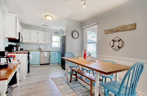 Nixons Crossroads House | "Mermaid Bay" -3 miles to the beach!