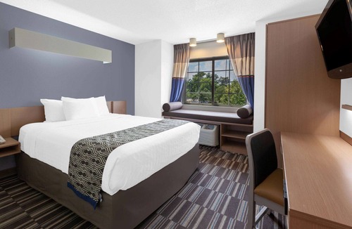 Linthicum Heights Hotel | Microtel Inn & Suites by Wyndham Baltimore BWI Airport