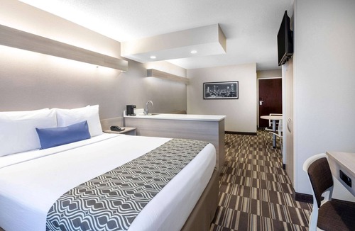 Buford Highway Hotel | Microtel Inn & Suites by Wyndham Atlanta/Buckhead Area