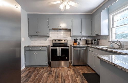 North Charleston House | Midland Delight: Pool + Arcade Game Room!
