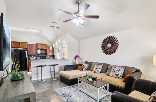 Copperas Cove House | Military PCS friendly,10 mins to Fort Cavazos,fenced yard, Garage, Pet friendly