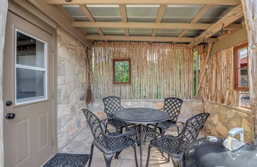 Dripping Springs Cottage | Milk Bath Springs | Pet-Friendly Historic Downtown Cottage