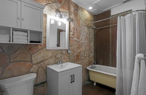 Dripping Springs House | Milk Bath Springs Cottage
