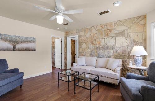 Dripping Springs House | Milk Bath Springs Cottage