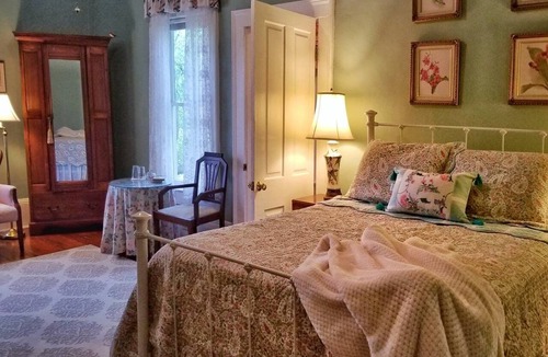 Quincy Bed & Breakfast | Millhouse Inn