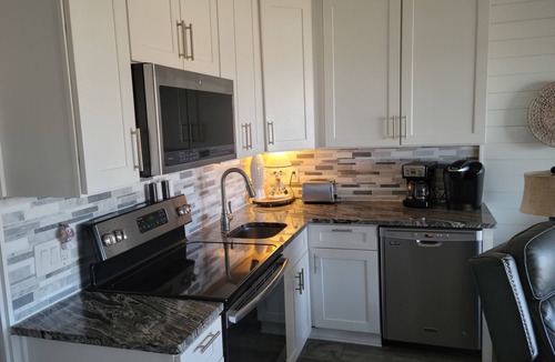 Folly Field Villa | Million＄View-King Bed-Bunk Beds with Built-in TVs-3 Bikes-Wifi-Renovated