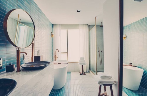 South River City Hotel | Milton Suite with Patio in Austin’s South Congress