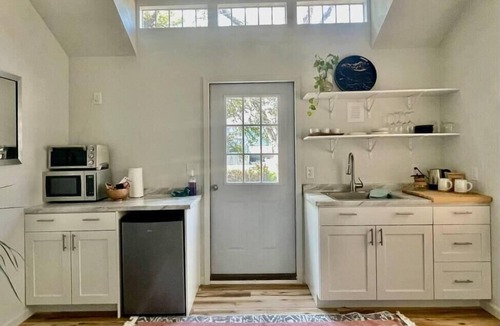 Govalle Apartment | Mina House: Tiny Cottage Vibes in East Austin
