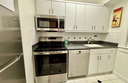 Cathedral Heights Apartment | Minimum rental period is 6 months! Cozy 1-bedroom apartment in enjoyable D.C.