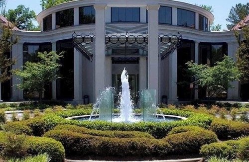 Sheffield Park Apartment | Mins to Uptown*Hospitals*Stadiums*Arenas & Museums