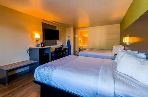 Sweet Home Hotel | Minutes from Yoakum Heritage Museum! Parking, FREE Breakfast and Parking!