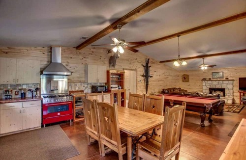 Leakey Cabin | Miracle Lodge | Pool, Hot Tub & Scenic Views in Texas Hill Country