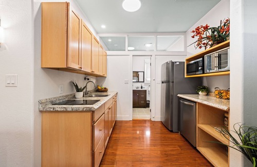Wailuku Condo | MKT 233B $299 Fall Special at Remodeled 3Bedroom Hawaiiana Guest House w Hot Tub