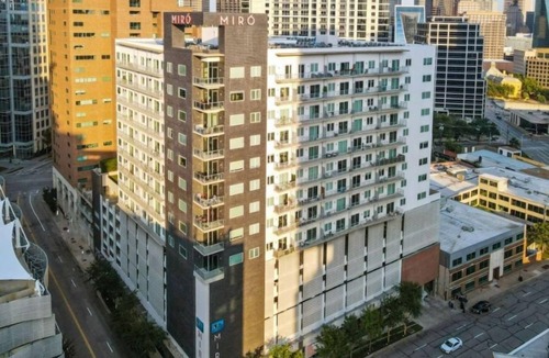 Uptown Condo | Modern 1BR Condo at Miro – Rooftop Pool & Fire Pit!