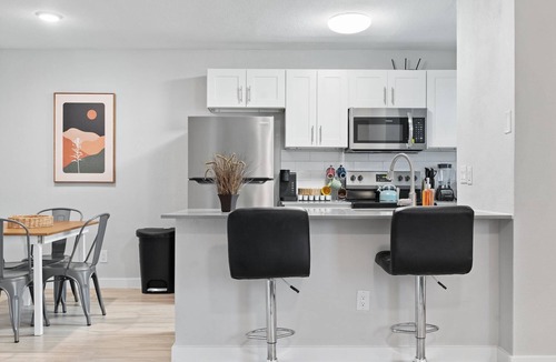 Hyde Park Apartment | Modern 1BR Near UT Hyde Park Evonify