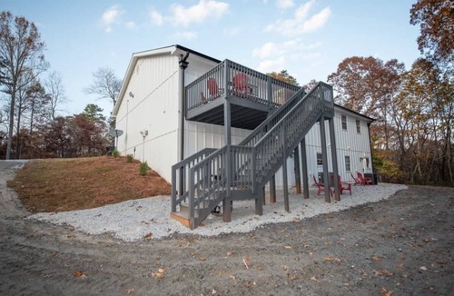 Dawsonville House | Modern 2 bedroom home 4 bed mins from Dawnsonville