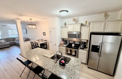 Brown Road House | Modern 2 BR Townhome in South Charlotte Near Carowinds