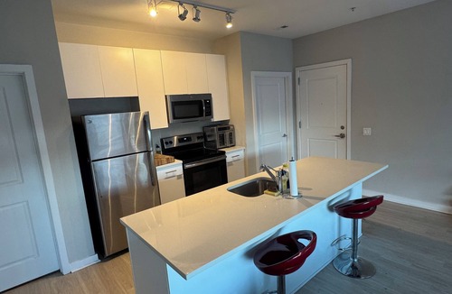 University Park Apartment | Modern 2BR/2BTH near DC; Walk to Mall, Shops & Metro!