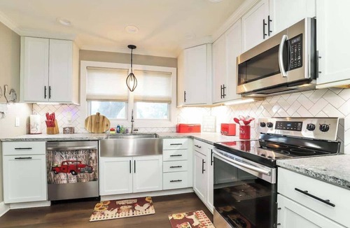 Wallburg House | Modern 2BR near WFU Steps to LJVM Coliseum Family-Friendly & Fast WiFi