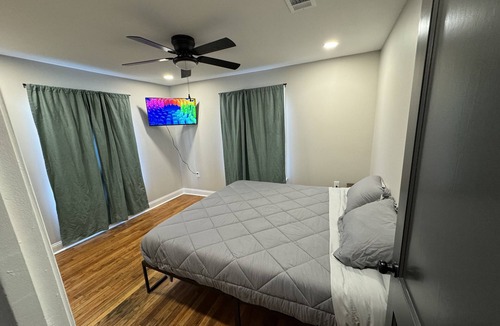 Westlake House | Modern 3 bed 2 bath