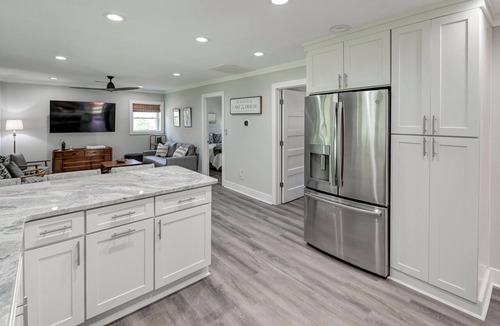 Chapin House | Modern 3-Bedroom on a Quiet Cove in Chapin