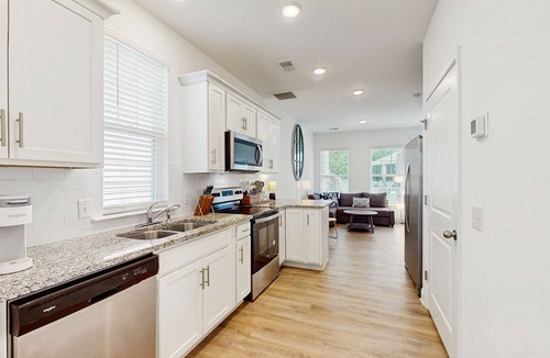 Goose Creek House | Modern 3BR Cottage in Pet Friendly Luxury Resort w/Pool