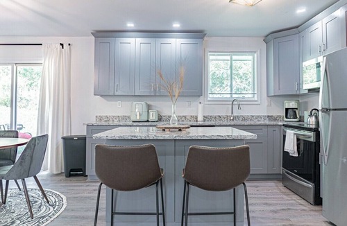 Snellville House | Modern 3BR Family Home, Fenced Yard, Pets Friendly + 15 min to Stone Mountain
