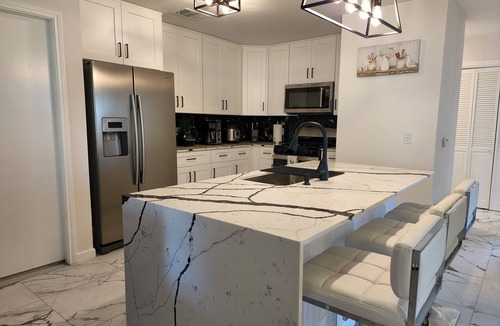 Rosewood House | Modern 3BR House near Downton Austin