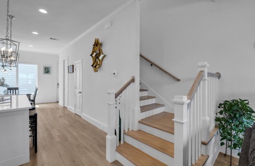 Oak Cliff Apartment | Modern 3BR in Bishop Arts - Walk to Shops & Dining Duplex