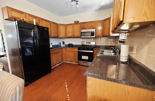 Nauck House | ★Modern 3BR Townhouse minutes from Washington, DC★