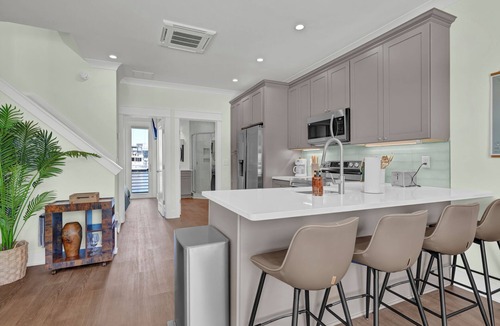 River District House | Modern 3BR Waterfront Houseboat | Walk to Wilmington Riverwalk and Dining