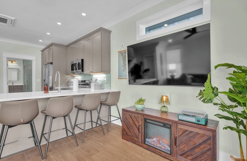 River District House | Modern 3BR Waterfront Houseboat | Walk to Wilmington Riverwalk and Dining