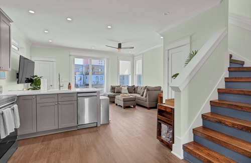 River District House | Modern 3BR Waterfront Houseboat | Walk to Wilmington Riverwalk and Dining