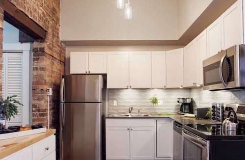 Dixon Park House | Modern 4 Bed Brownstone in Historic Downtown