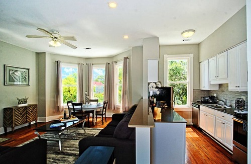 Dixon Park House | Modern 4 Bed Brownstone in Historic Downtown