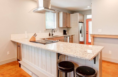 Optimist Park House | Modern 4 Bed Home Walkable to Optimist Hall