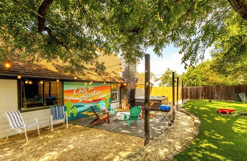 Austin House | Modern 4-bedroom, 3-bathroom South Austin some with jacuzzi and putting green