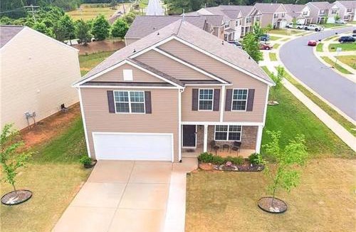 Toddville Road House | Modern 4 Bedroom Home Near Uptown Charlotte