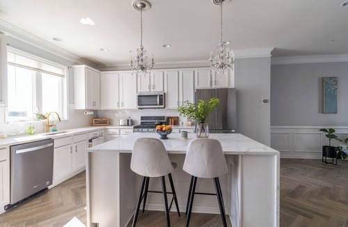 Hanover House | Modern 4-Story Townhome/Great Location