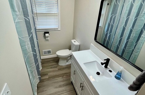 Grand Rapids House | Modern 4BR Duplex Near 44th & Downtown