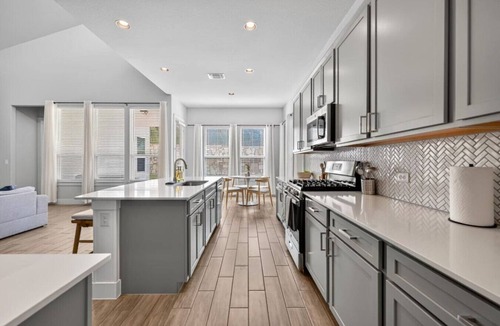Austin House | Modern 4BR, Sleeps 10, King Suite, Home Office, Garage Gym & Game Room