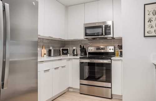 Charlotte Center City Apartment | Modern 4BR with Balcony and City Skyline Views