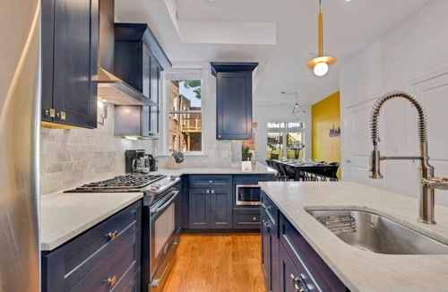 Truxton Circle House | Modern 5 Bed Luxe Rowhome w Patio deal for Groups