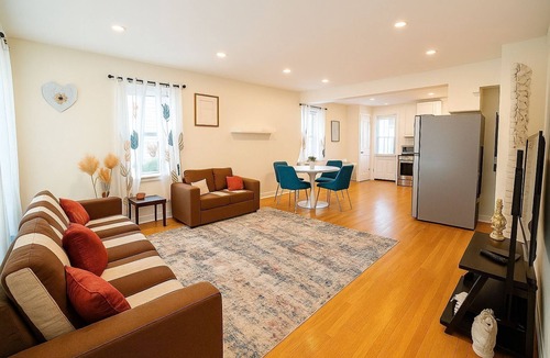 Falls Church House | Modern 5BR Near DC | Sleeps 20 | Big Yard & Parking