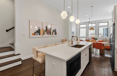 Montrose House | Modern 7BR/7BA Home Houston Skyline Rooftop