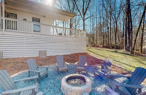 Buford Cabin | Modern adventure cabin with firepit, large balcony, games, & AC - dog-friendly
