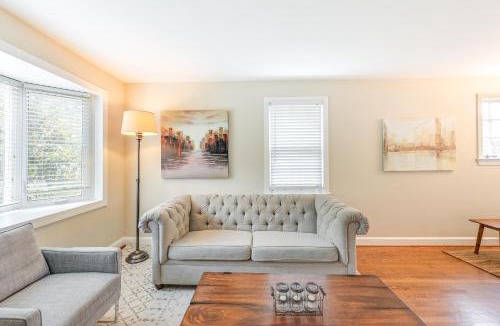 Del Ray House | Modern Alexandria Townhome about 2 Mi to Old Town!