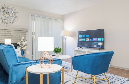 Barton Hills Apartment | Modern and Comfortable 1BR Apartment with Gym and Pool