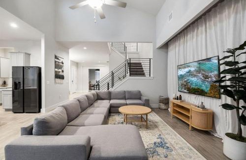 Austin House | Modern and lux 4B House with Office 20 min to DT